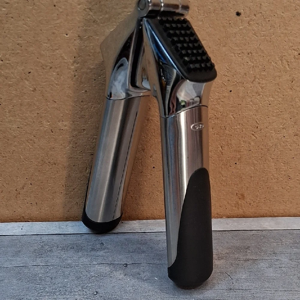 Oxo steel garlic